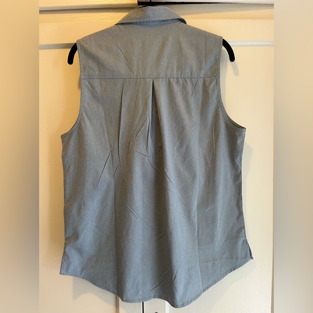 Light Blue Sleeveless Blouse - Picture 5 of 6